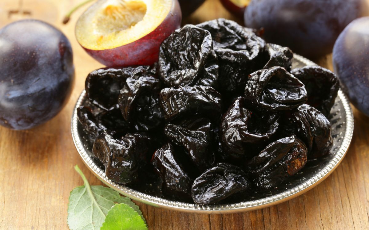 Cómo la ciruela pasa mejora la salud intestinal
